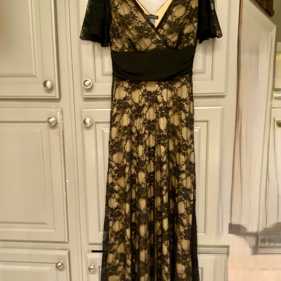 Black Lace Formal Evening Gown with Short Sleeves - Picture 8 of 11